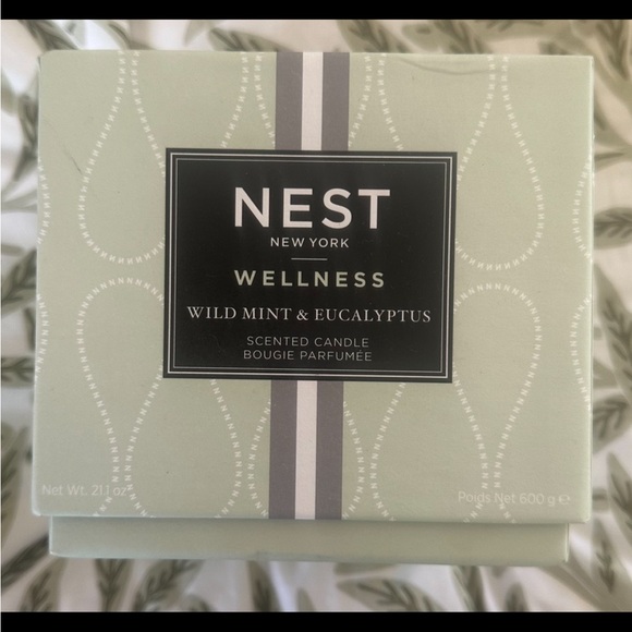 NEST New York Wild Mint & Eucalyptus 3-Wick Candle - Picture 3 of 3